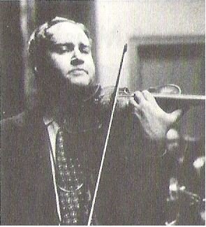 Oistrakh, David / Playing Violin - Doorway in Background | Magazine Photo | Undated