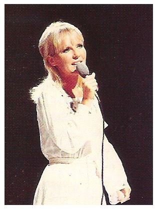 Clark, Petula / On Stage - White Outfit - Holding Mic.