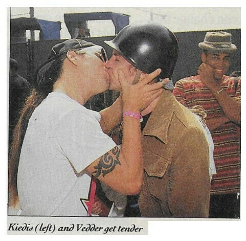 Red Hot Chili Peppers / Kiedis and Vedder Get Tender / 1992
