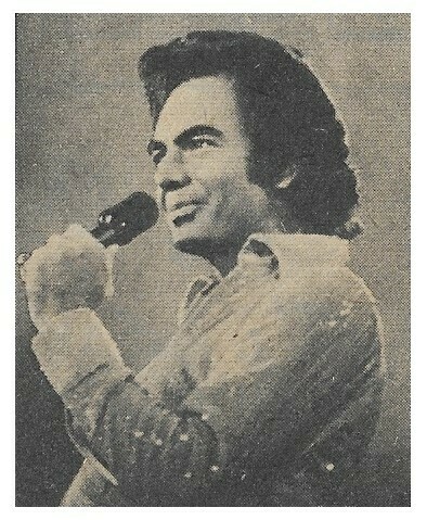 Diamond, Neil / On Stage-Holding Microphone / 1976