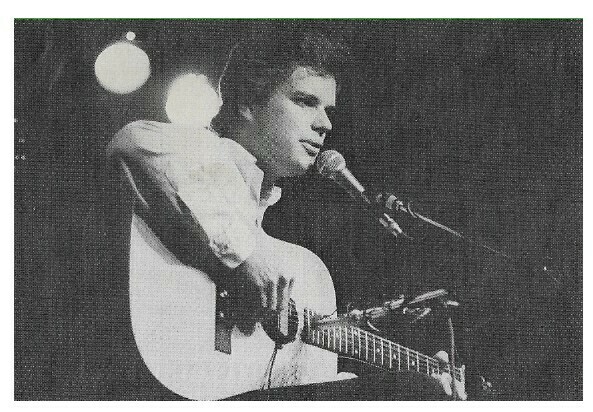 Kottke, Leo / On Stage-Sitting-with Microphone and Guitar / 1981