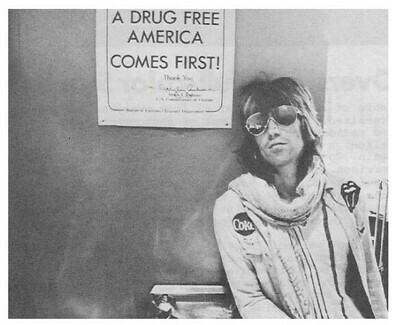 Richards, Keith / Backstage-Sunglasses / 1972