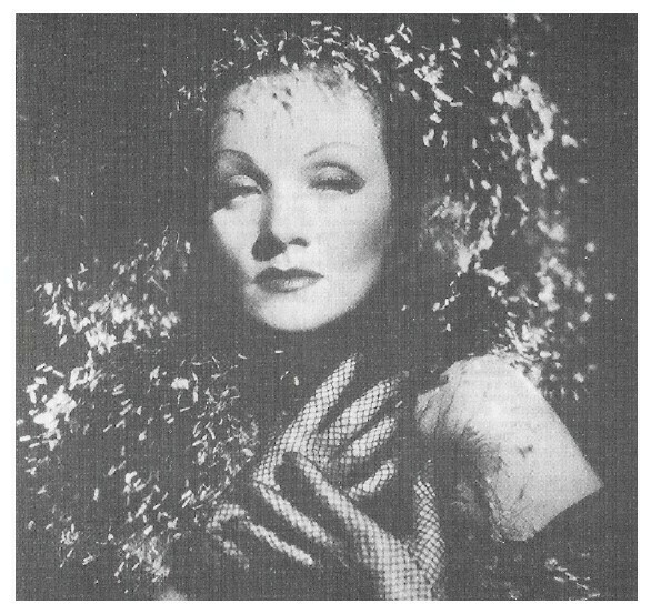 Dietrich, Marlene / Closeup-In "Seven Sinners" / 1940