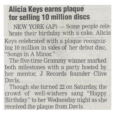 Keys, Alicia / Earns Plaque for Selling 10 Million Discs / 2003