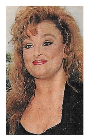 Judd, Wynonna / Closeup-Outdoors-Black Top / 1992