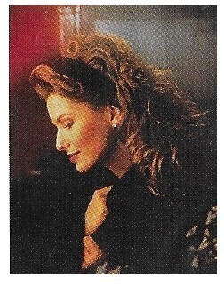 Twain, Shania / Closeup-Profile-Looking Down / 1990s