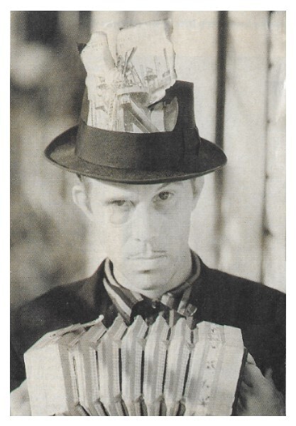 Waits, Tom / Tom Holding Squeezebox / 1988