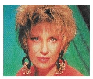 Wynette, Tammy / Closeup--Green Background / 1993