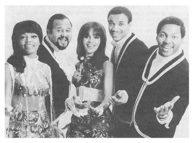 5th Dimension, The / Group Photo--Marilyn McCoo in Center / 1969