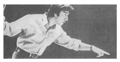 Abbado, Claudio / On Stage--Profile--Pointing / 1974