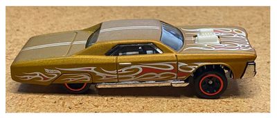 Hot Wheels / Layin' Lowrider / Matte Goldenrod