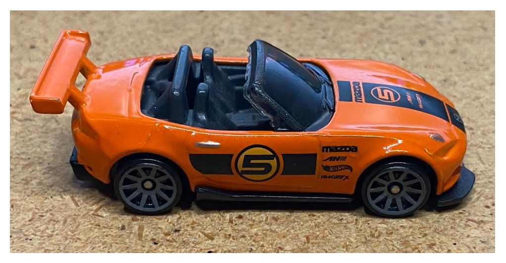 Hot Wheels / 2015 Mazda MX-5 Miata / Orange