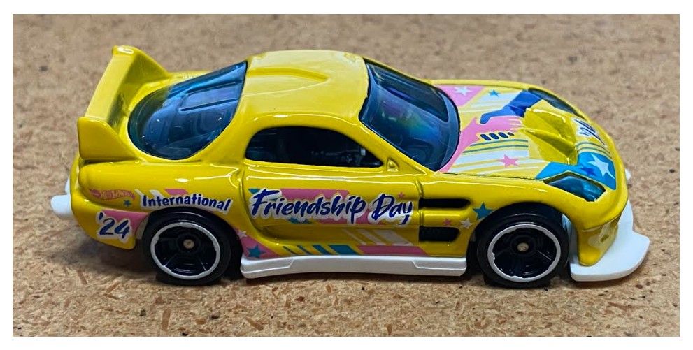 Hot Wheels / 24 Seven / Yellow
