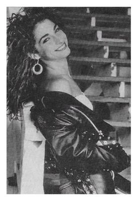 Estefan, Gloria / Smiling, Leather Jacket, Steps / 1991