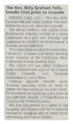 Graham, Billy / The Rev. Billy Graham Falls, Breaks Foot Prior to Crusade / 2001