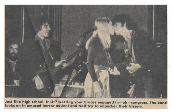 Mitchell, Joni / On Stage with The Band, Kissing Robbie Robertson / 1976