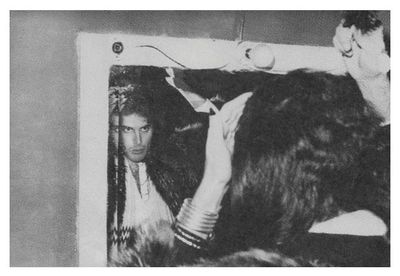 Queen / Freddie Mercury: Looking in the Mirror / 1978