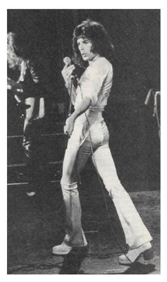 Queen / Freddie Mercury: On Stage--Looking Over Left Shoulder / 1970s