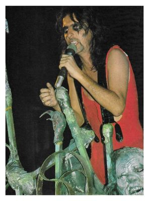 Cooper, Alice / On Stage--Red Outfit / 1970s