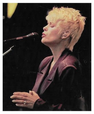 Morgan, Lorrie / On Stage--Eyes Closed--Dark Jacket / 1994