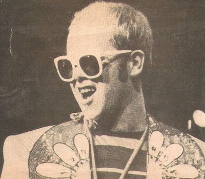 John, Elton / On Stage, Looking to His Right / 1976