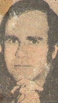 John, Elton / Closeup, Chin Resting On Hands / 1978