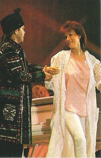 John, Elton / At Live-Aid, Wembley Stadium #5 / with Kiki Dee / 1985