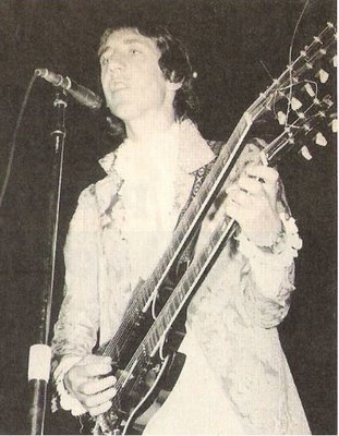 Who, The / Pete On Stage, Playing Double Neck Guitar / 1967