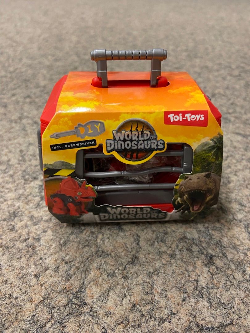 World of Dinosaurs Build a dinosaur with a cage