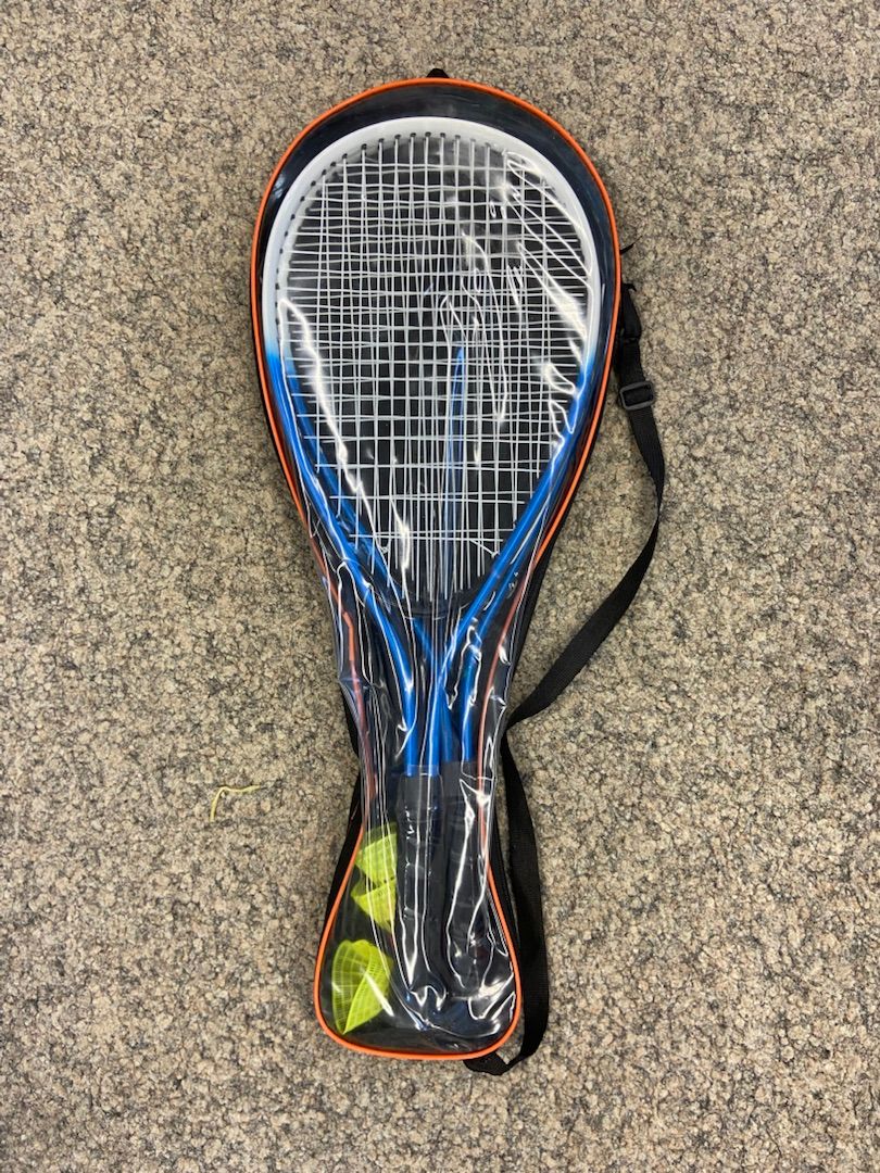 Badminton set with 2 rackets and 3 shuttlecocks
