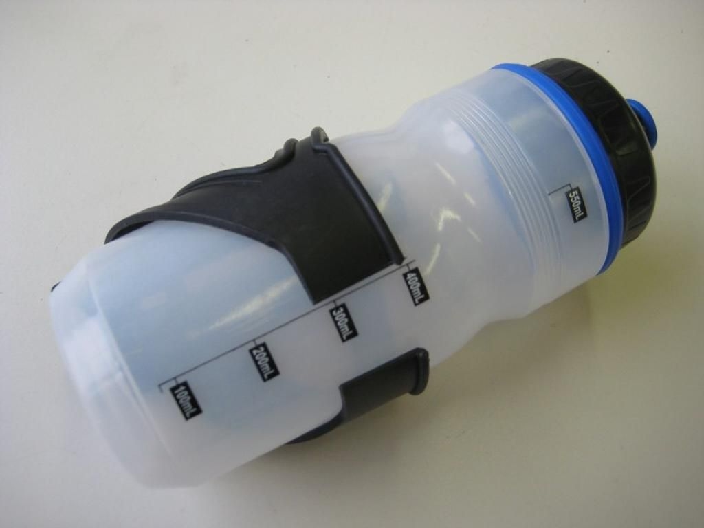 Hudora 1 Trinkflasche 550 ml, mit Halter (WB)