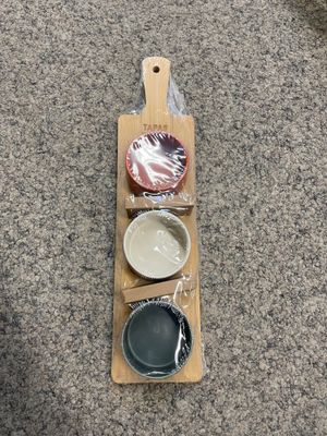 Excellent Houseware bamboo board with 3 tapas bowls