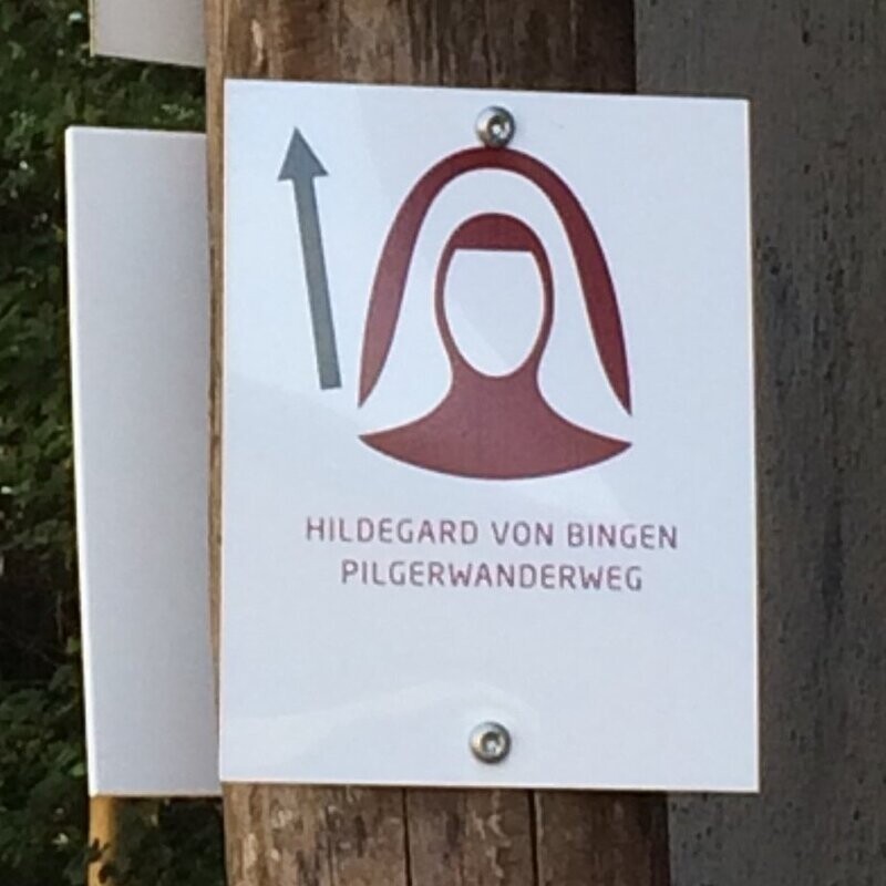 Erinnerungsschild Hildegard von Bingen Pilgerwanderweg Erinnerungsschild Hildegard von Bingen Pilgerwanderweg