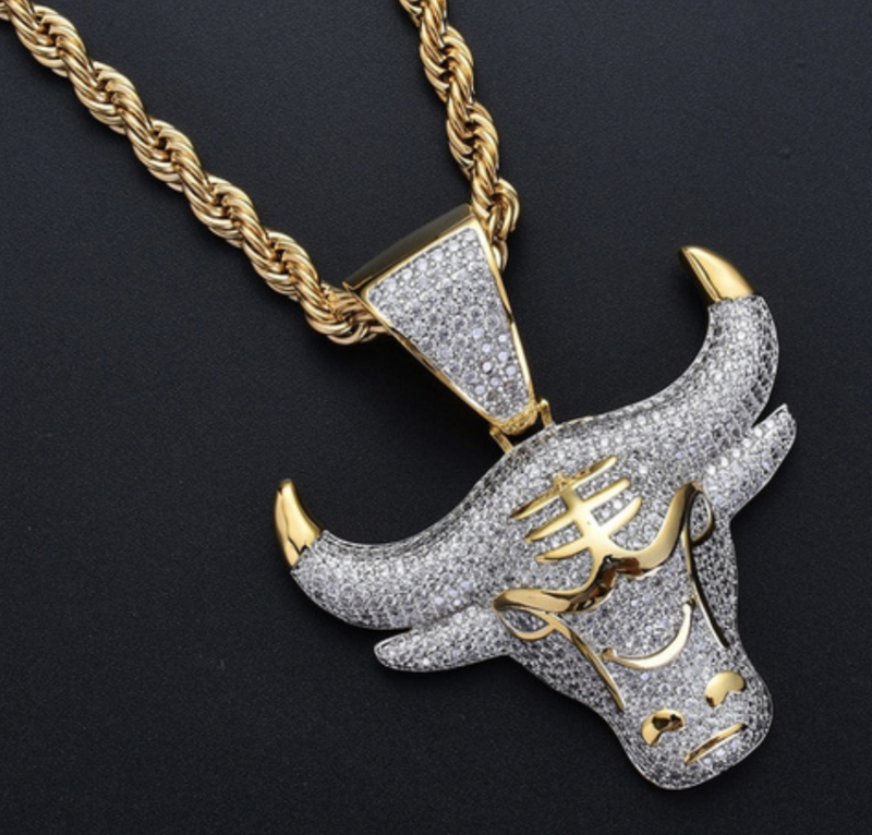 Strass ketting met stierenhoofd.