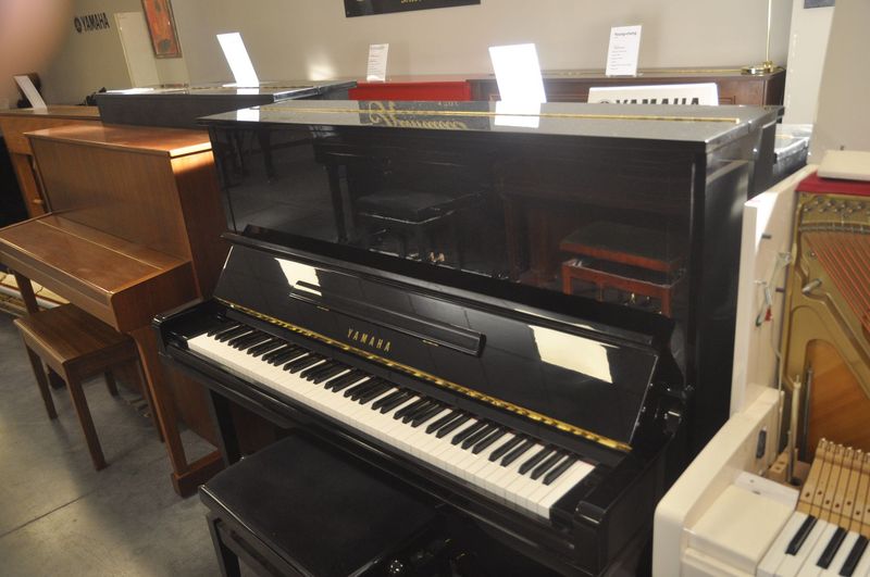 yamaha U30B1