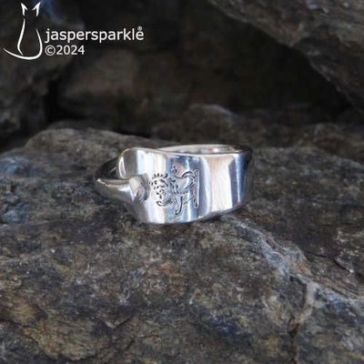 Griffin Crest Spoon Ring London 1889 Size N or O
