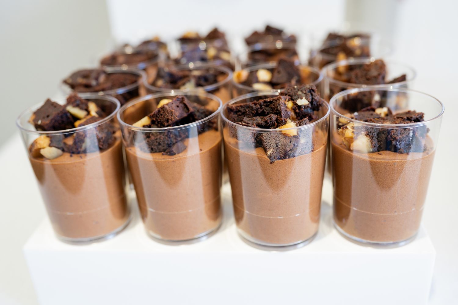 Chocolate mousse cups (box of 12)