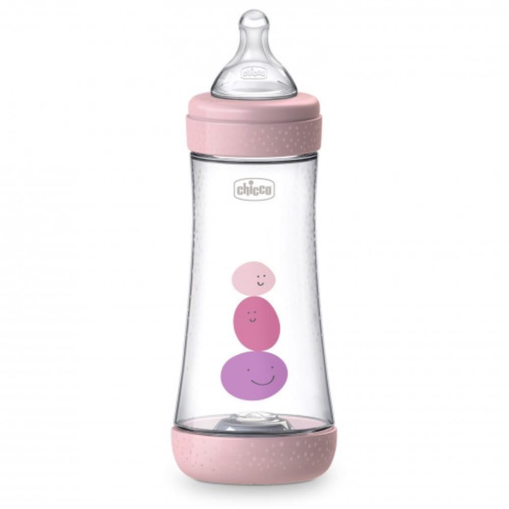  Imagem do Biberão Perfect 5 4M+ 300ml Rosa Fluxo Rápido Chicco mostrando o biberão em diferentes ângulos, com a tampa aberta e fechada, e com o bebê bebendo nele.