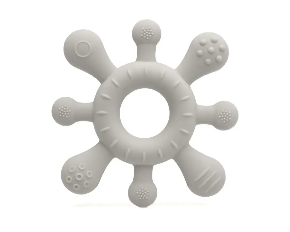 Mordedor estrela cinzento de silicone Kiokids para bebês a partir de 3 meses.