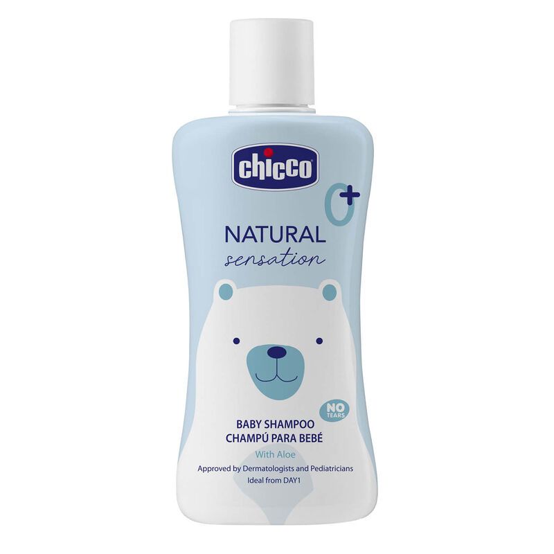 Frasco de Chicco Baby Shampoo Sensação Natural em um fundo limpo e suave.