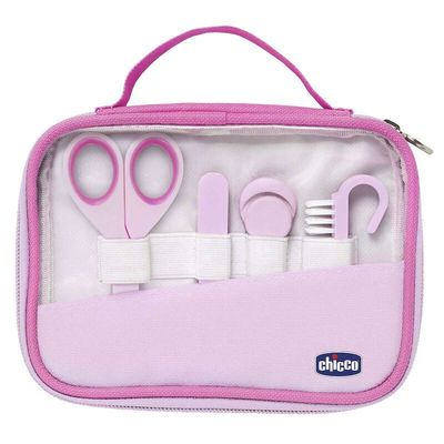Imagem do Conjunto De Manicure Happy Hands - Rosa da Chicco, com bolsa portátil e quatro acessórios.