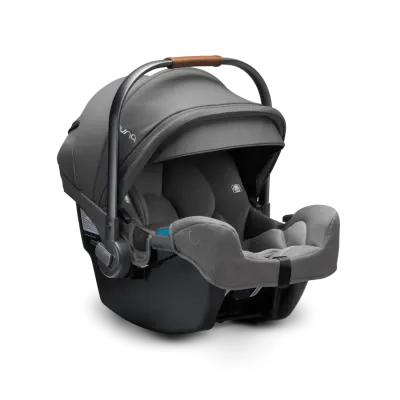 Ovinho Nuna Pipa RX com base – cadeira auto premium com sistema i-Size, segurança e conforto superior.