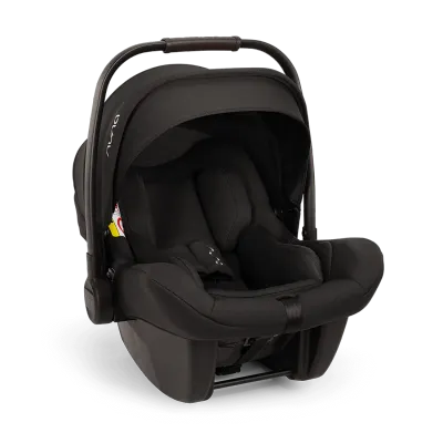 Ovinho Nuna Pipa Lite LX com base – cadeira auto ultraleve i-Size com conforto premium e máxima segurança.