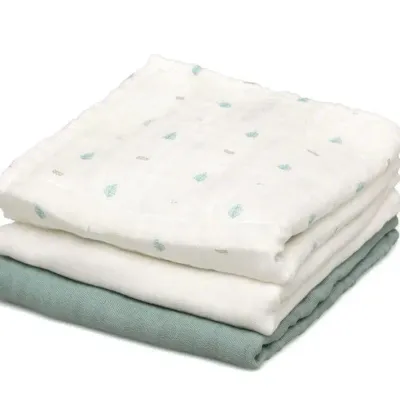 Conjunto de 3 musselinas Kiokids com ton salvia e branco, 70 x 70 cm.