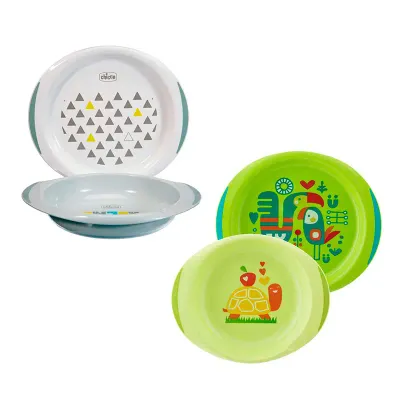 Conjunto de pratos Chicco 12M+ com base antiderrapante e design colorido.