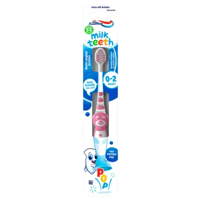 Escova de dentes Aquafresh Milk Teeth, ideal para bebês de 0 a 2 anos, com cerdas macias e design seguro.
