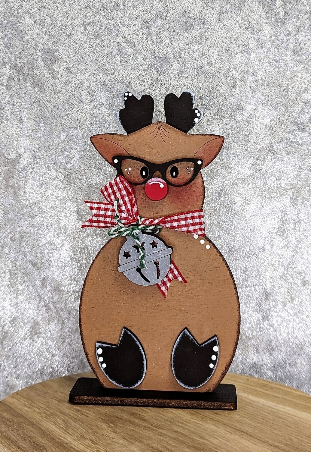 ​DIY Standing Holiday Reindeer Shelf Sitter
