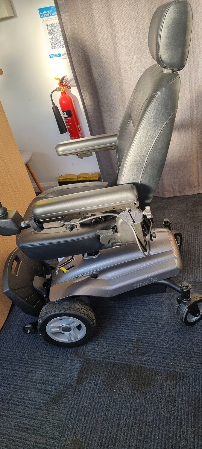 Igo Zenith Pro Powerchair 16 mins use ONLY As NEW
