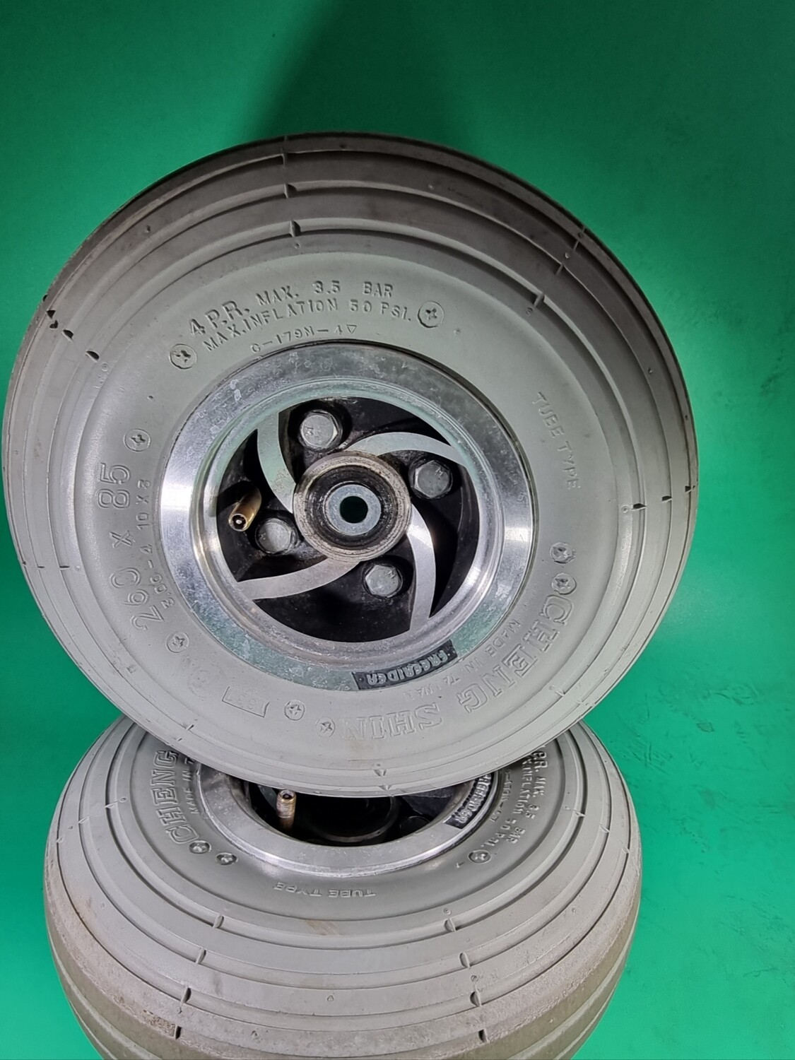 Mayfair s Front wheels/tyres Reasonable Tread