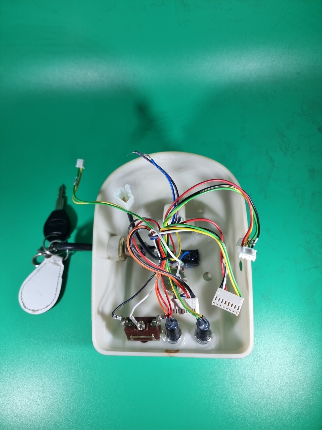Mayfair s tiller top , keys and switchgear